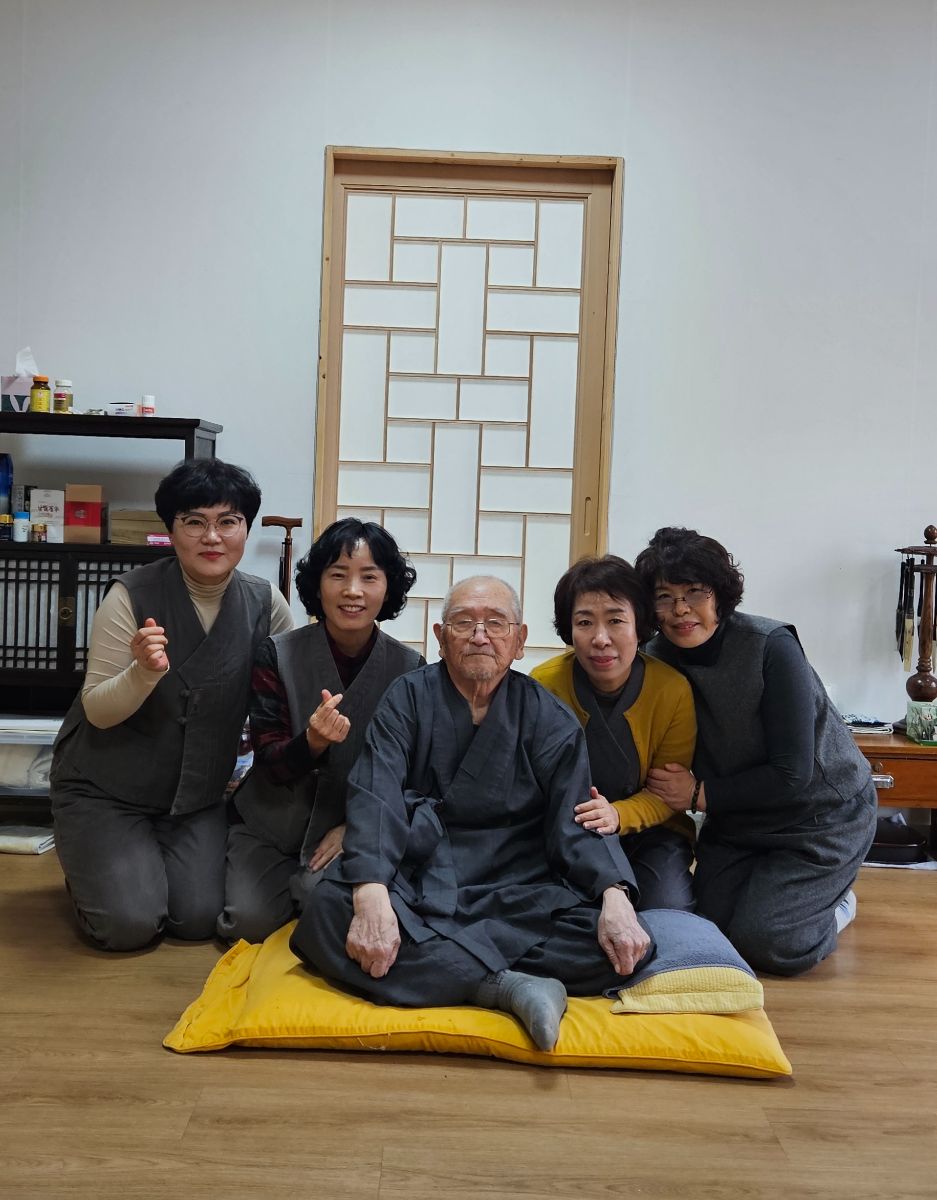 고 법흥 큰스님과 함께(2024년) 보타암 임원들